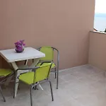 Beautiful Green Studio Apartment