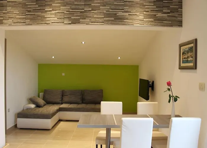 Beautiful Green Studio Apartment
