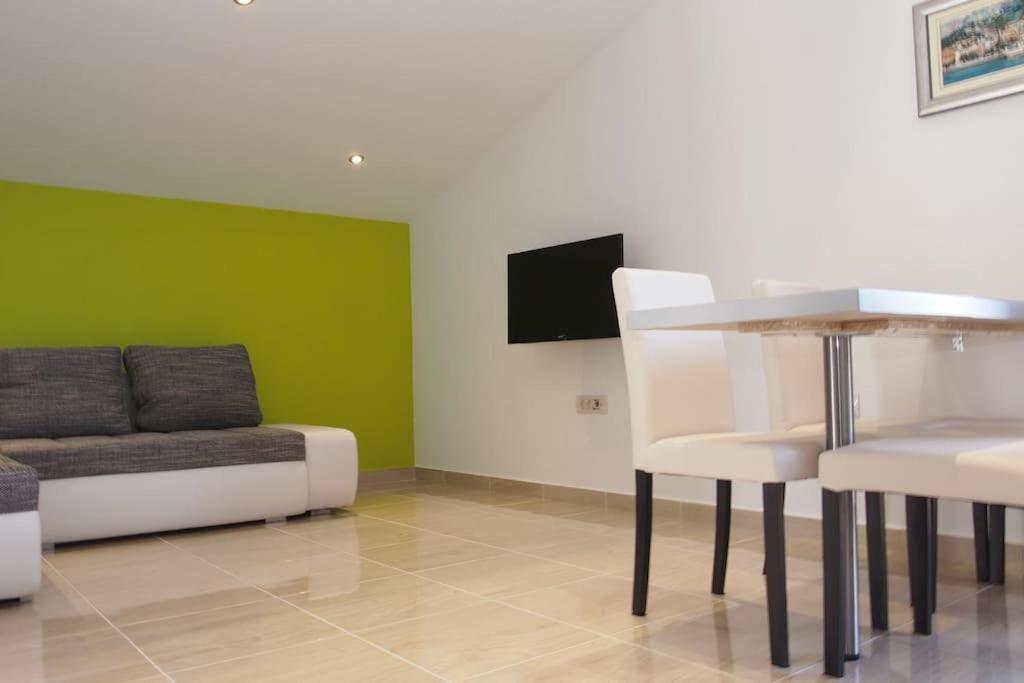Beautiful Apartma Makarska